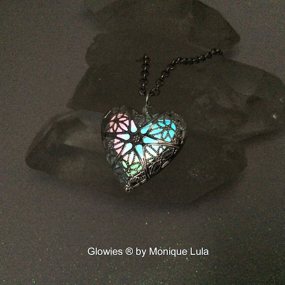 Crystal heart glow in the dark necklace deals