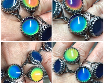 Mood Ring / Color Changing / Adjustable Size / Crown Setting / Silver