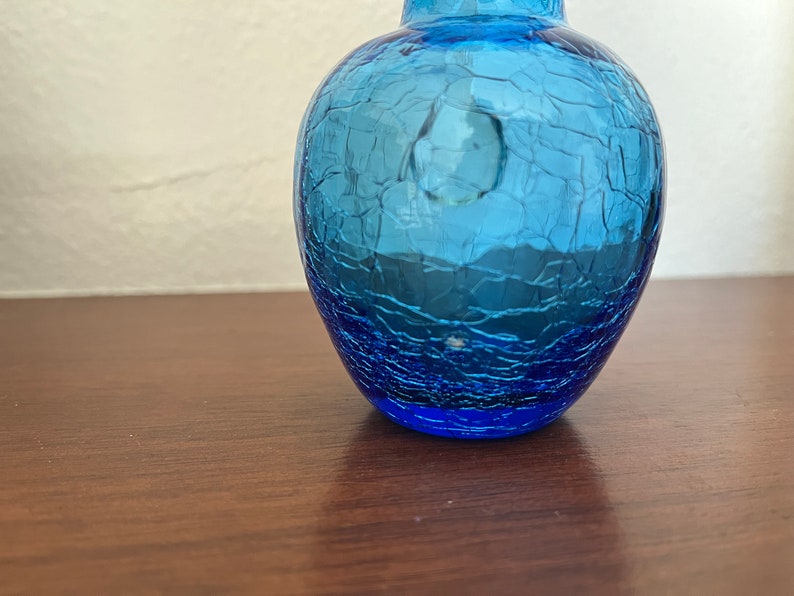 Small blue crackle vase image 6