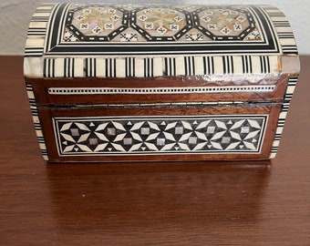 Egyptian decorative box with mother of pearl