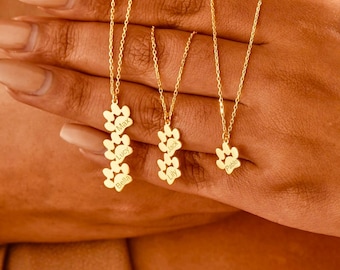 Paw Print Name Necklace, Personalized Elegant Dog Paw Necklace, Minimalist Paw Necklace, Custom Name Necklace, Gift for Pet lover