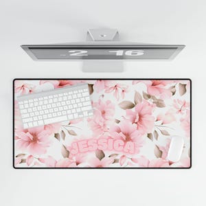 Custom Name Pink Floral Chinoiserie Desk Mat, Personalized Pink White Flowers Desk Pad, Preppy Mouse Pad, Pink Toile Floral Decor Desk Pad