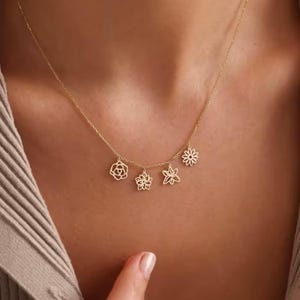 Personalized Multiple Birth Flower Necklace, Family Birth Flower Necklace, Birth Month Flower, Personalized Gift, Gift for Mom, Bridesmaid