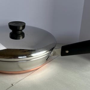 リビアウェア 8インチ スキレット（蓋付き）：ステンレススチール、銅底キッチン用品