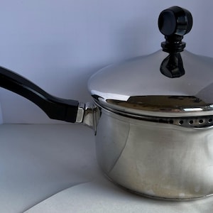 Garnek ze stali nierdzewnej Vintage Farberware o pojemności 1 qt: podwójny dzióbek, pokrywka z otworem wentylacyjnym