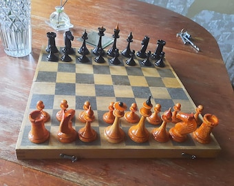 ソビエト・モルドヴィア製チェスセット 1954年 – スターリン時代のヴィンテージロシア製チェス、72年前の贈り物