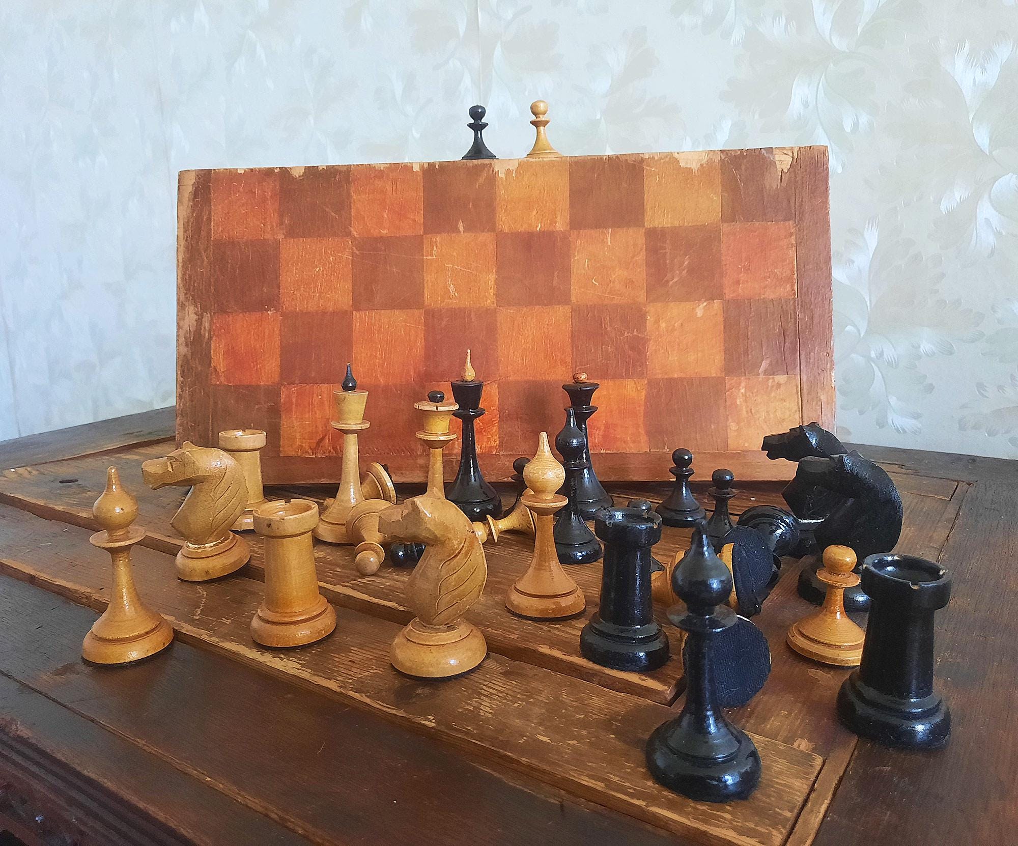 Vieux jeu d'échecs ukrainien (URSS) de la seconde moitié du