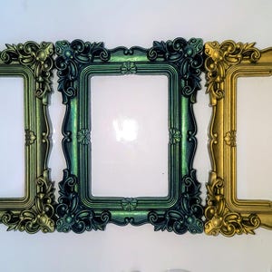 Set di 3 cornici uniche e decorate in resina epossidica in stile barocco – Collezione Oro Antico e Verde Metallico