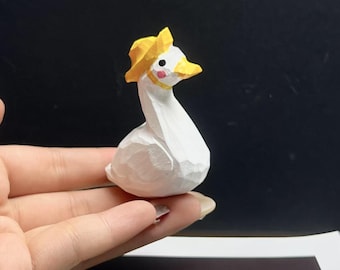 Handmade Wooden White Goose Ornament Desktop Decoration, Hand Painted Yellow Hat Goose Ornament for Bookshelf Decor for Valentine&#39;s Day Gift