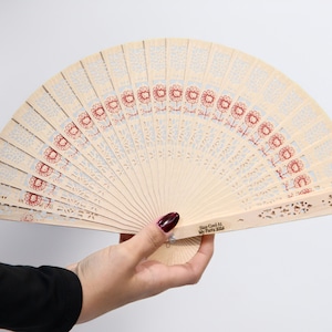 Personalisierter Hochzeitsfächer, Gastgeschenke Hochzeit, Für Gäste Benutzerdefinierter Handfächer, Brautpartybevorzugungen, Sommerhochzeit, rustikale Gefälligkeiten, Geschenkfan