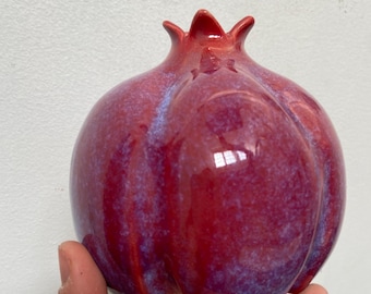 MADE TO ORDER Purpurartige Porzellanvase Granatapfel