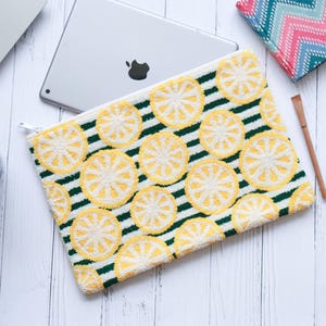 Lemon Punch Needle Laptopfodral | Handgjort MacBook/Tablet-fodral | Storlekar 8", 11", 13" | Citrus Tech-fodral | Ljus present till elever/lärare