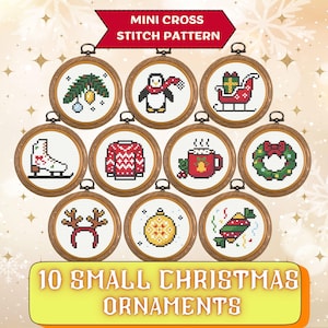 Peut inclure: Dix petits ornements de Noël dans des cerceaux en bois, chacun avec un motif de mini point de croix. Les motifs comprennent un pingouin, un patin à glace, un pull de Noël, une couronne, etc. Le texte indique "Mini Cross Stitch Pattern" et "10 Small Christmas Ornaments".