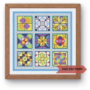 Puede incluir: Un patrón de punto de cruz enmarcado con nueve bloques de colcha coloridos con diseños geométricos. Los bloques están dispuestos en una cuadrícula de 3x3 y están rodeados por un borde azul. El texto "PDF PATTERN" es visible en la esquina inferior derecha.