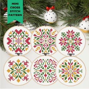 Motifs flocon de neige au point de croix Ornement de Noël nordique Lot de 6 mini motifs pour une carte ou une décoration hivernale de sapin de Noël Téléchargement immédiat