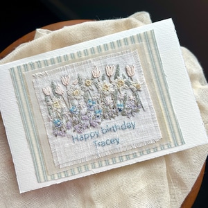 Gepersonaliseerde handborduurset lentebloemen bloemenborduurontwerp, maakt wenskaart uniek cadeau voor haar, aangepaste boodschap, beginners
