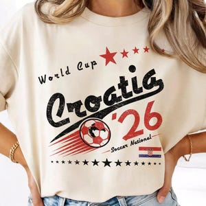 Retro Croatia Soccer World Comfort Colors Shirt, 90s Soccer Team World Graphic Tee Bild 1