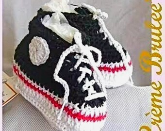 BABY BOYS Newborn -Preemie and Micro Preemie -Cute as a Button - High top Tennie  0-4 mos Size 1. Baby Booties