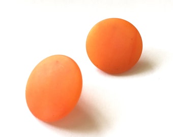 Burnt Orange Disc Stud Earrings in Matte Marbled Lucite | vintage lucite button post earrings
