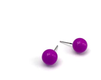 Violette zierliche Lucite Ball-Ohrstecker