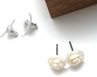 Pendientes con forma de rosa / Pendientes con forma de flor de marfil / Pendientes de lucita vintage de Leetie Lovendale