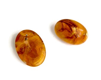 Marbled Golden Amber Oval Stud Earrings | vintage pressed lucite retro oval studs