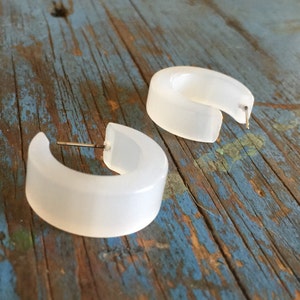 White Hoops | Chunky Mod Moonglow Hoop Earrings | vintage lucite hoop earrings