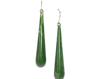 Boucles d&#39;oreilles longues en forme de larme vert jade