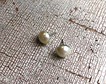 Cream Pearl Mini Retro Button Stud Earrings