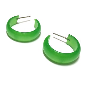 Bright Green Hoops | Raw Moonglow Lucite | vintage lucite kelly green simple hoop earrings