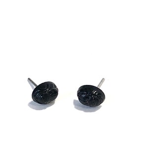 Schwarze kleine Skarabäus-Ohrstecker