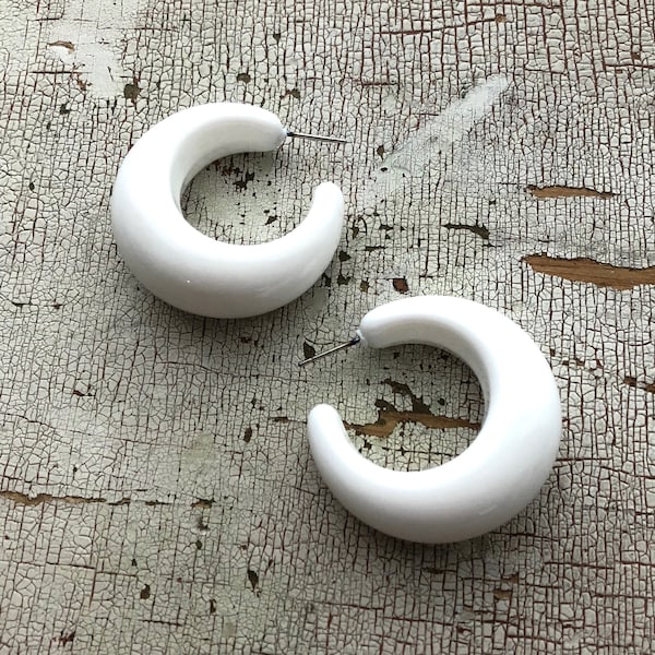 White Chunky Hoops | Retro Large Lucille Ball Hoops | vintage lucite hoop earrings | Leetie Lovendale