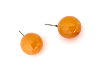 Honey Amber Yellow Marbled Stud Earrings | retro vintage lucite earrings