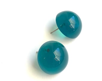 Emerald Green Opal Lucite Retro Button Stud Earrings | vintage acrylic studs