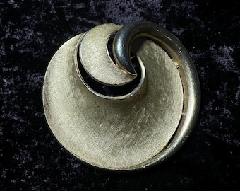 Vintage Trifari Brushed Gold-Tone Swirl Brooch