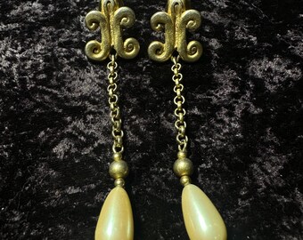 Vintage DKNY Dangling Baroque Style Pearl Earrings (Clip-On)
