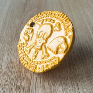 Curse of Monkey Island resin keychain, two sided verbcoin, great gift and christmas tree decoration