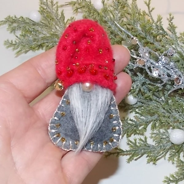 Christmas Gnome  Brooch, Christmas Gnome  Pin, Cute Scandinavian gnome, Mini Scandinavian Gnome, Tiny Brooch