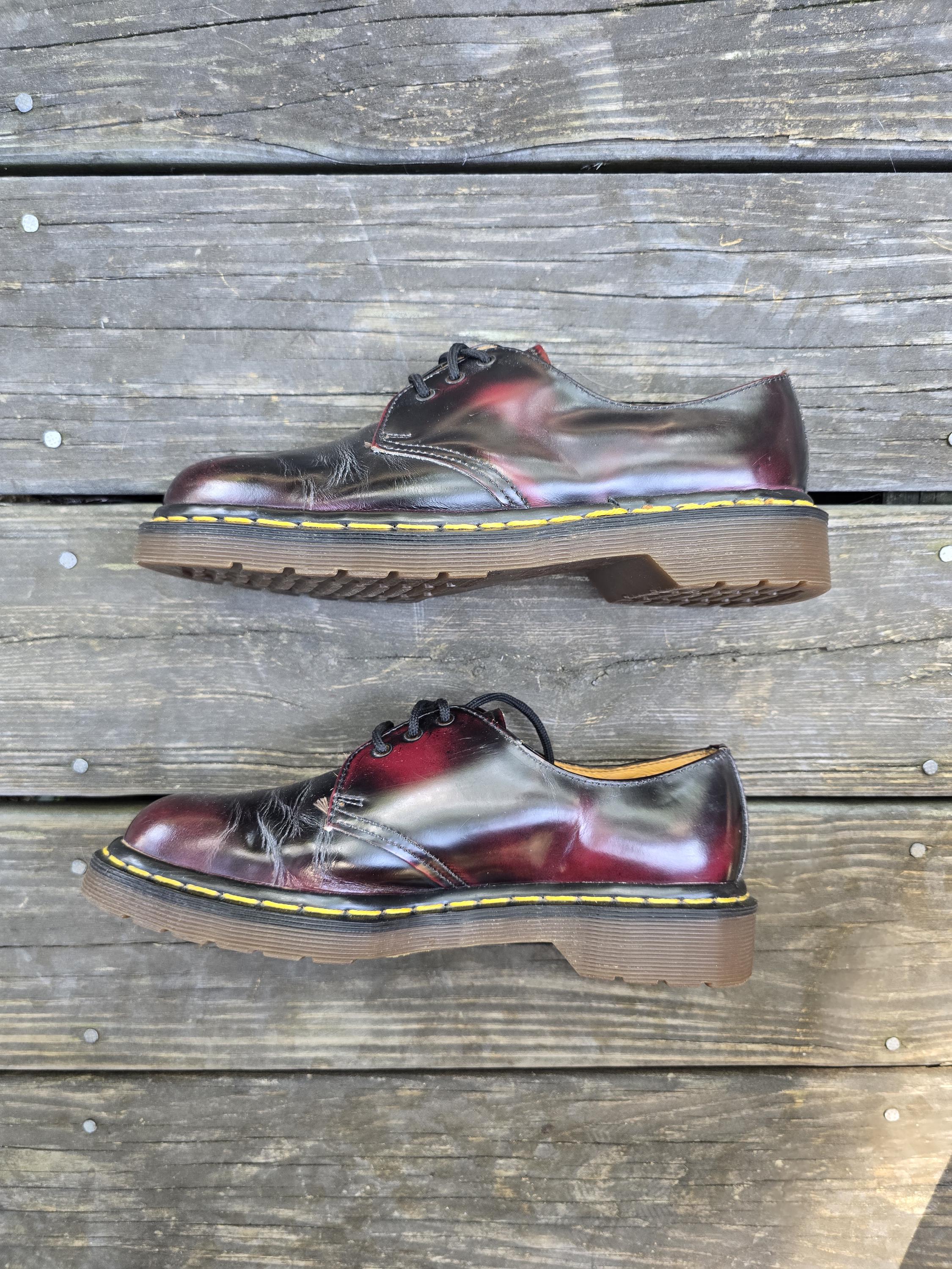 Vintage Dr. Martens Red/black Rub-off Leather Shoes - UK 6 