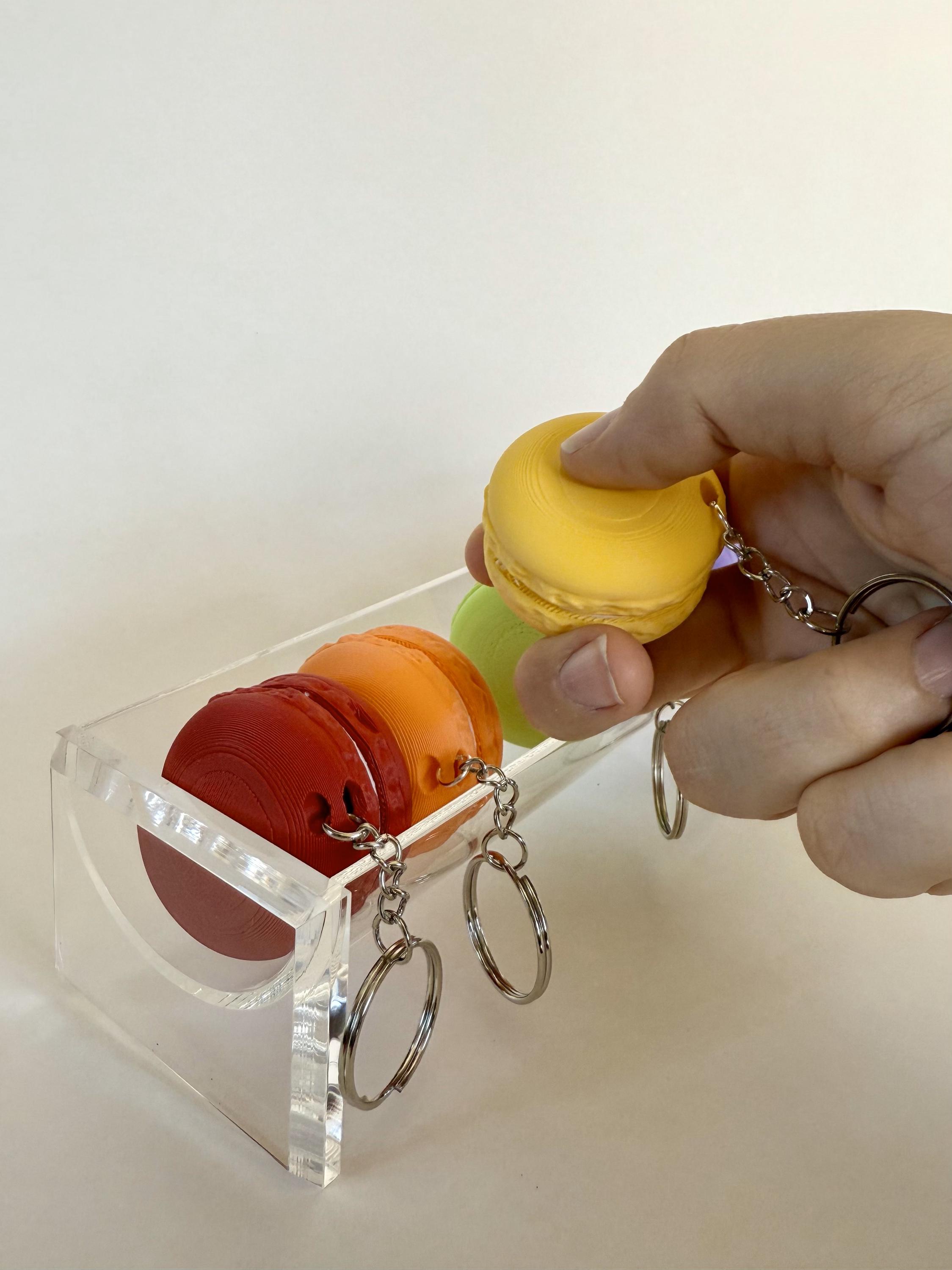 Macaron Fidget Keychain – Clicky or Quiet Switches – Kawaii Handheld Toy for Anxiety Relief, Colorful Gift for Teens & Fidget Lovers