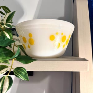 Atomic Dots Vintage Milk Glass Mixing Bowl – 7”