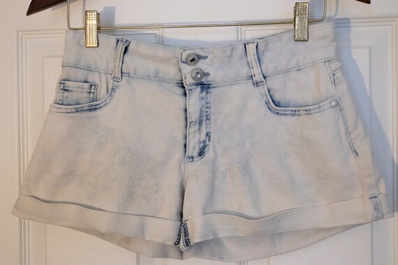 Vintage 1990's Acid Washed Jordache Jean Shorts - image 2