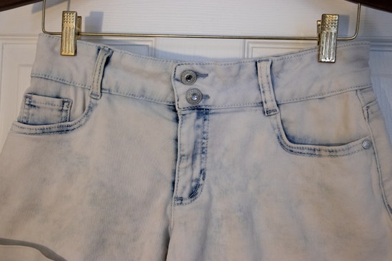 Vintage 1990's Acid Washed Jordache Jean Shorts - image 3