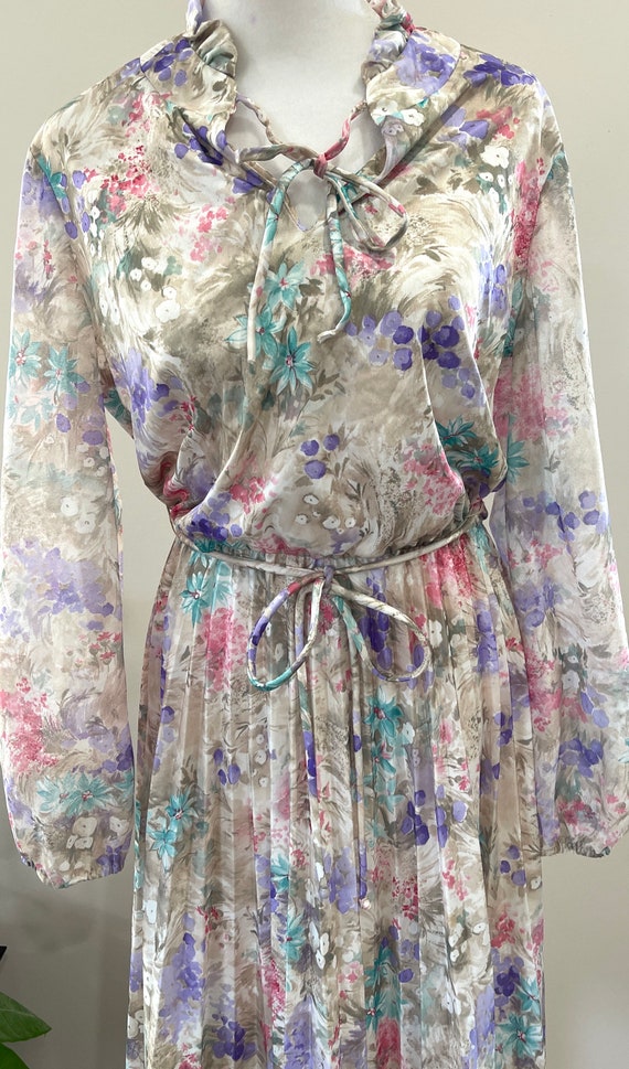 1970s Floral Pleated Maxi Dress With Rope Belt - image 10