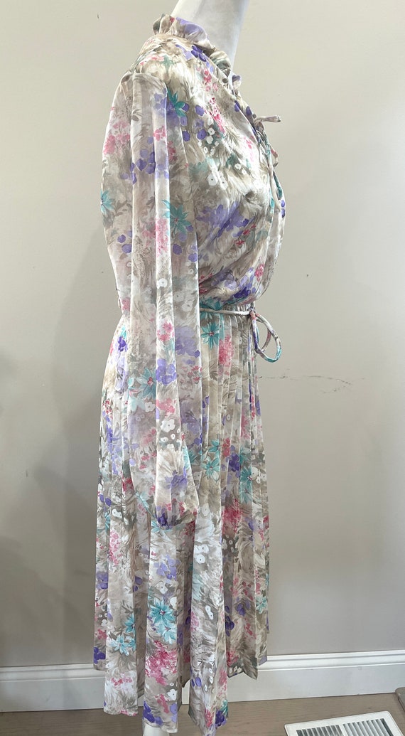 1970s Floral Pleated Maxi Dress With Rope Belt - image 7