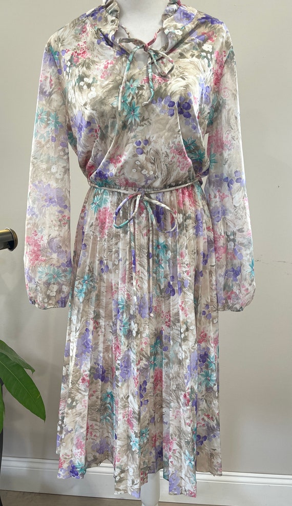 1970s Floral Pleated Maxi Dress With Rope Belt - image 8
