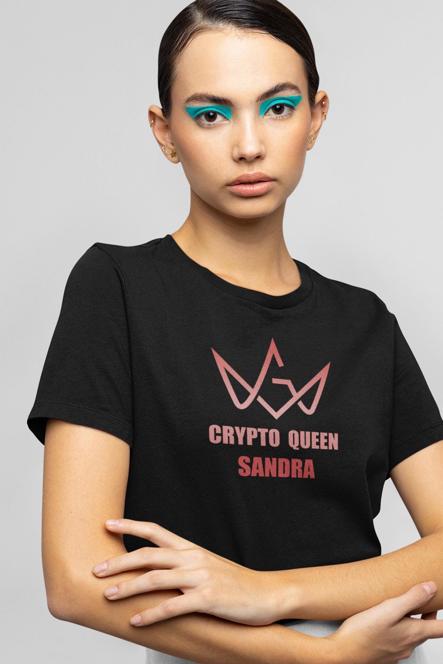 Personalized Crypto Queen T-Shirt: Custom Cryptocurrency Investor Gift