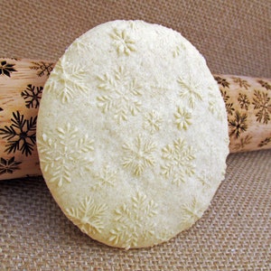 Zozulialia Xmas Christmas Wooden Rolling Pins with Flower Embossing,  Snowflake Embossed Natural Wood Carved Engraved Rolling Pin for Baking  Embossed