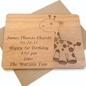 Carte bébé en bois girafe - Souvenir cadeau bébé personnalisé