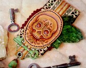 The Verdant Skull - leather fiber brooch